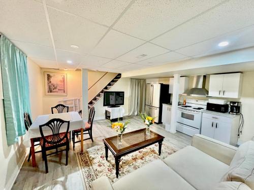 York Regional Municipality Apartment | 2BR Basement Apt in Newmarket