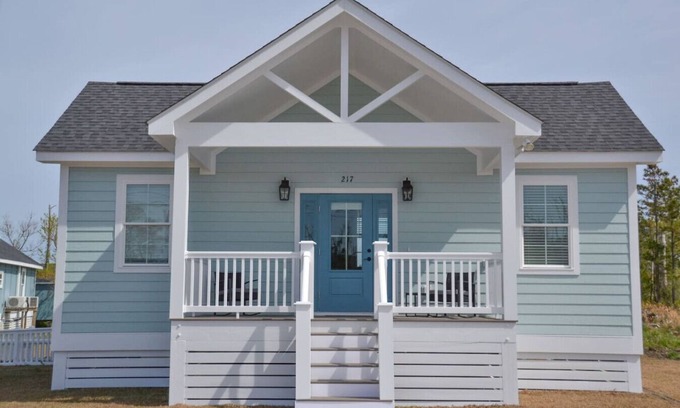 Davis House | 2BR Cozy Cottage|Private Dock