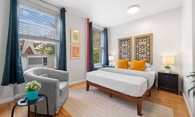 Midtown West Apartment | 2BR In Times Square Near Restaurants