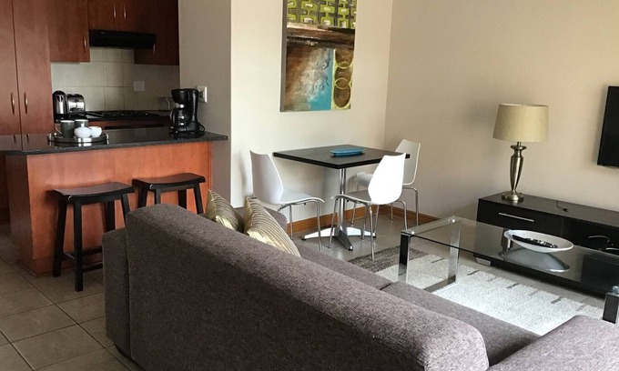 Bloemfontein House | 2BR Relocation Housing Fully Furnished Secured in Pentagon Park