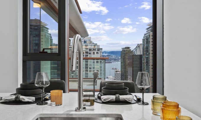 Coal Harbour Condo | 2BR: Sauna, 24/7 Gym, Parking, w/Gaggenau & Aesop