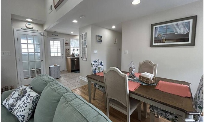 Cape May - Wildwood Apartment | 2nd Floor 2BR in Wildwood Crest