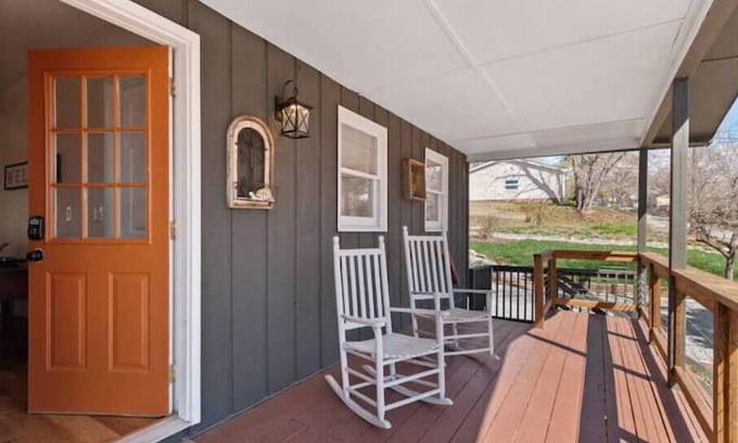 Lake Junaluska Apartment | 2nd Floor Updated 2br/2ba, 3 min Walk to Lake!n