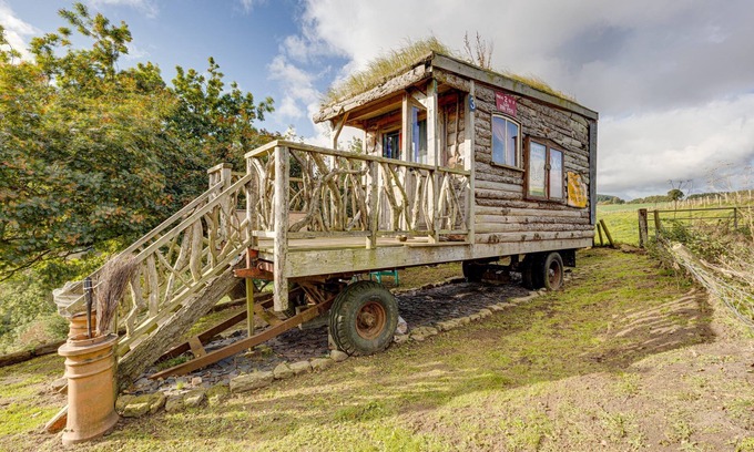 Scarborough Cabin | 2x Double Bed - Glamping Wagon, Dalby Forest