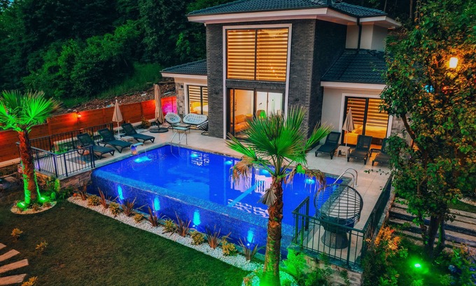 Kartepe Villa | 3+1 Holiday Villa with Heating Pool-Private Pool, Luxury, Fireplace, 7 Persons