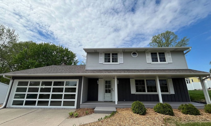 Ashwaubenon House | 3&4N discount in Aug! Steps to Lambeau
