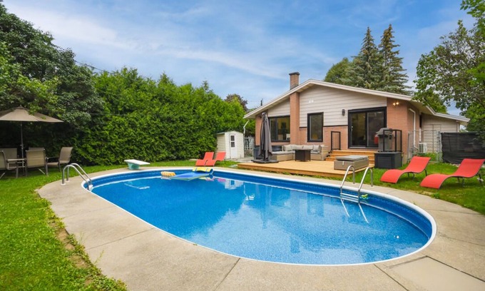 Ottawa Division Apartment | 3 bdrm, 3 bath - Executive Apt w/Outdoor Pool - Nepean