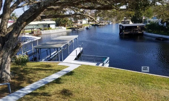 Tavares House | 3 Bed, 2 Bath, Waterfront, Dock, Large Driveway