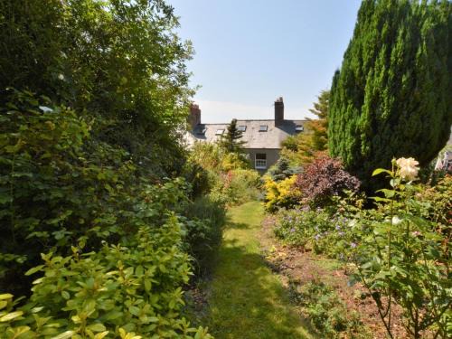 Bridport House | 3 Bed in Bothenhampton DC160