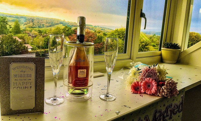 Westcott Apartment | 3 bed private suite, sleeps up to 6, amazing views