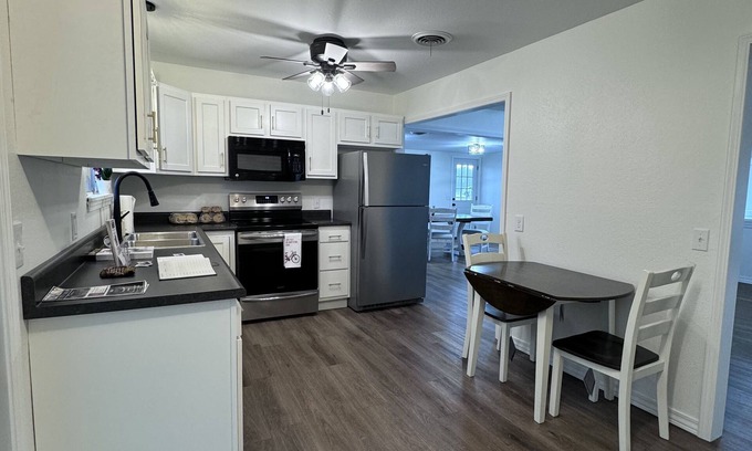West Plains House | 3 Bedroom 1 Large Bath, w/Fenced Back Yard!n3 Miles from West Plains!