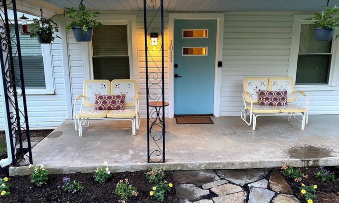 Hillsborough House | 3-bedroom, 2 bath farmhouse in beautiful Hillsborough with highspeed WiFi & more