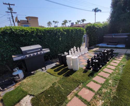 Pico - Robertson House | 3 bedroom 2 bath home with Jacuzzi near Beverly Hills, wi-fi, Jacuzzi, Roku, BBQ, giant games family fun