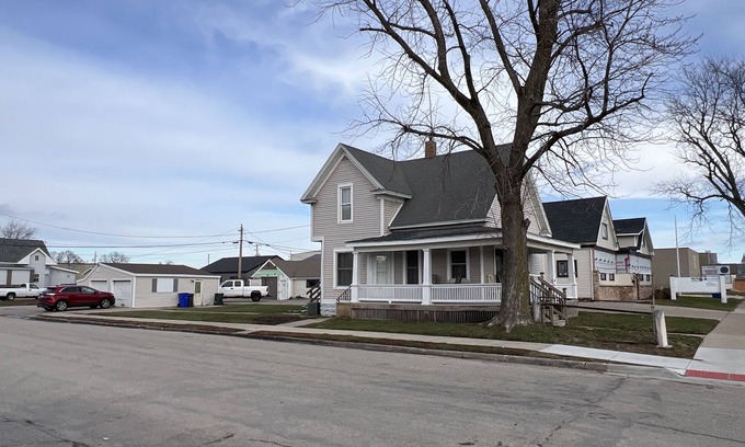 Cedar Rapids - Iowa City House | 3 Bedroom, 2 Bath Just 9 Blocks from Downtown!