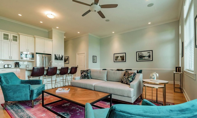 Ravenswood Apartment | 3 Bedroom/2 Bathroom Luxury Suite in Vibrant Andersonville
