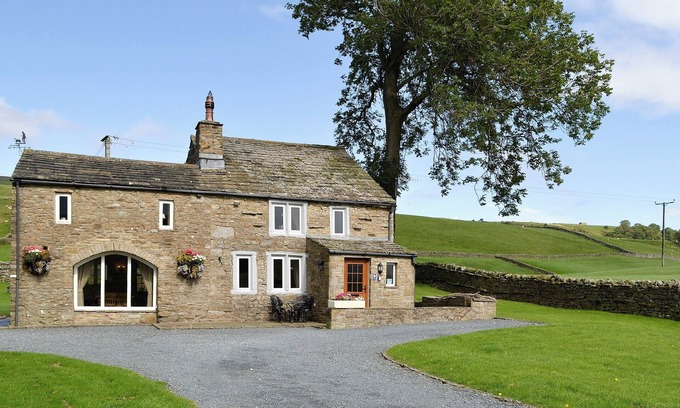 Hawes Cottage | 3 bedroom accommodation in Longshaw near Hawes