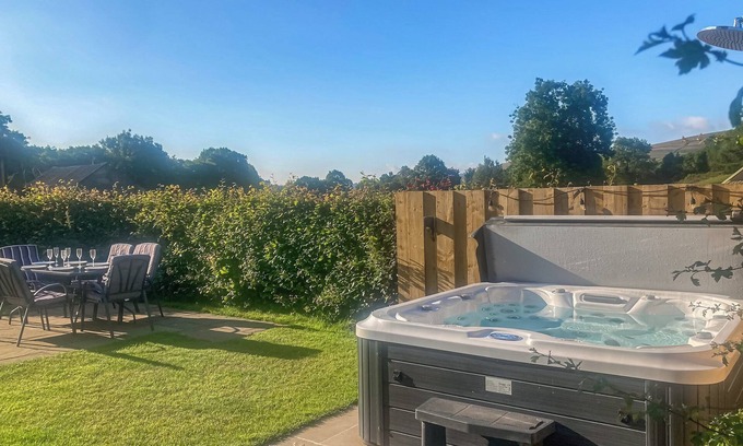 Hope Valley Cottage | 3 bedroom accommodation in Thornhill, Hope Valley