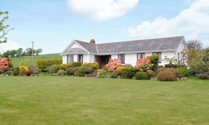 Tal-gareg Cottage | 3 bedroom accommodation in Bwlchyfadfa, Talgarreg