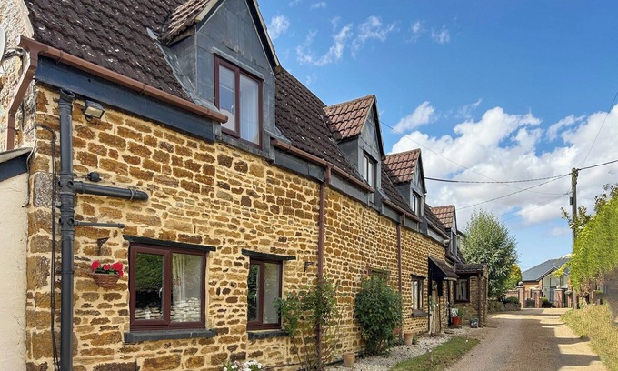 Harrington Cottage | 3 bedroom accommodation in Walgrave