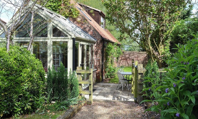 Storwood Cottage | 3 bedroom accommodation in Bielby, near York