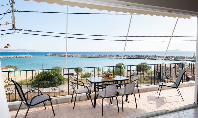 Kokinos Pirgos Apartment | 3 bedroom apartment with harbor view - near the beach