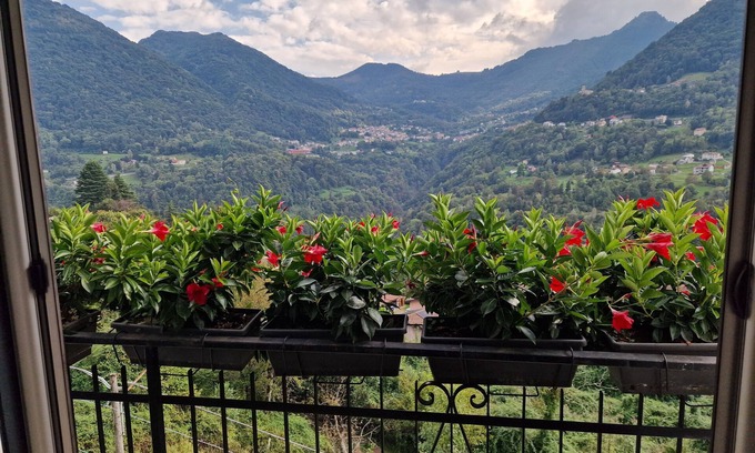 Dizzasco Apartment | 3-bedroom apartment in gorgeous Dizzasco with WiFi