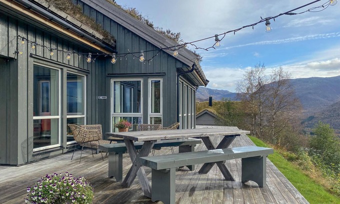 Eid House | 3 bedroom awesome home in Nordfjordeid