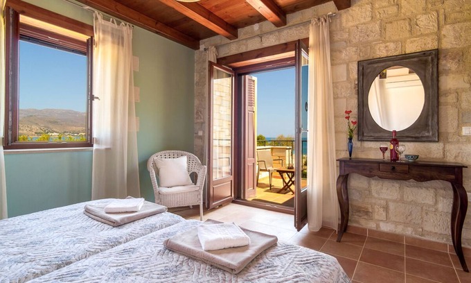 Rapaniana Villa | 3 bedroom Beachfront Villa Emerald 80 meters from the beach