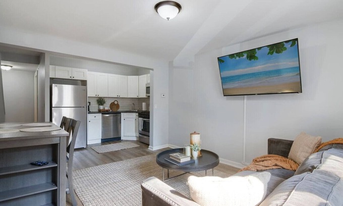 Glen Ridge Apartment | 3 Bedroom Beauty in Bloomfield