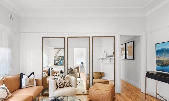Cremorne House | 3 Bedroom Cottage - Near Cremorne Waters Edge!