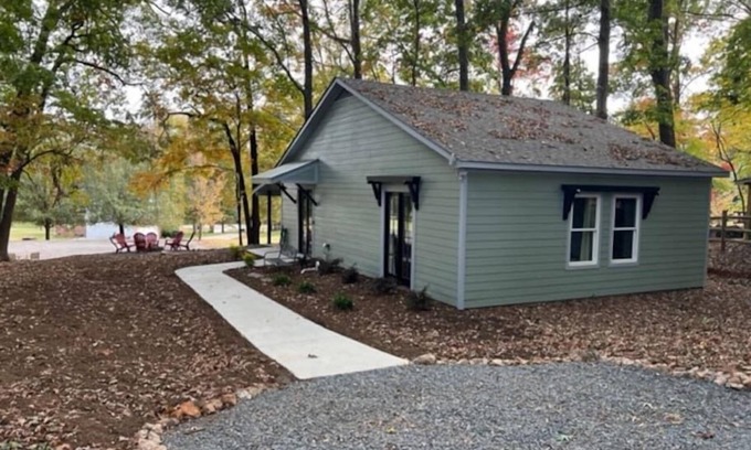 Wesley Chapel Cottage | 3 Bedroom Cottage with feel of being in nature.