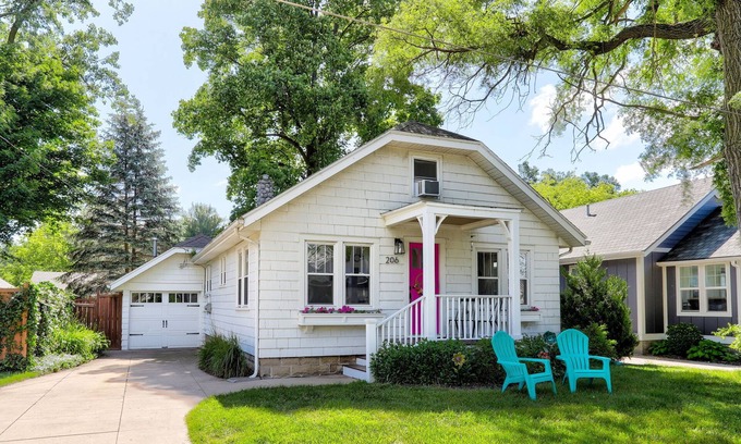 Spring Lake House | 3 Bedroom Cottage with Private Fenced Yard