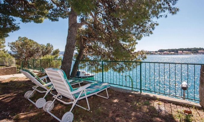 Brodarica Apartment | 3 bedroom cozy apartment in Brodarica