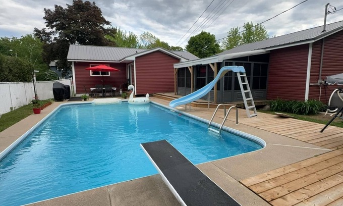 Fredericton House | 3 bedroom | Hot Tub & Pool | No Cleaning Fee