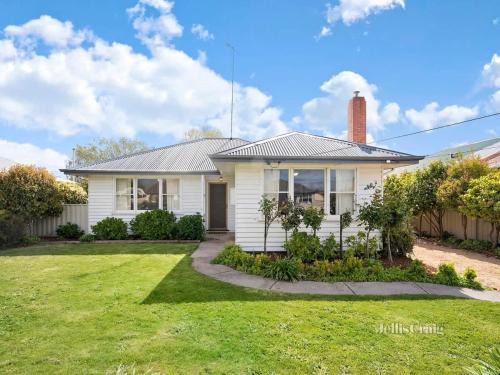 Alfredton House | 3 Bedroom House At Ballarat Lake Wendouree