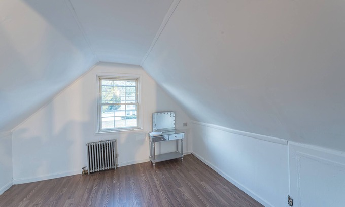 Deer Park House | 3-bedroom house in brilliant Dix Hills with WiFi, AC