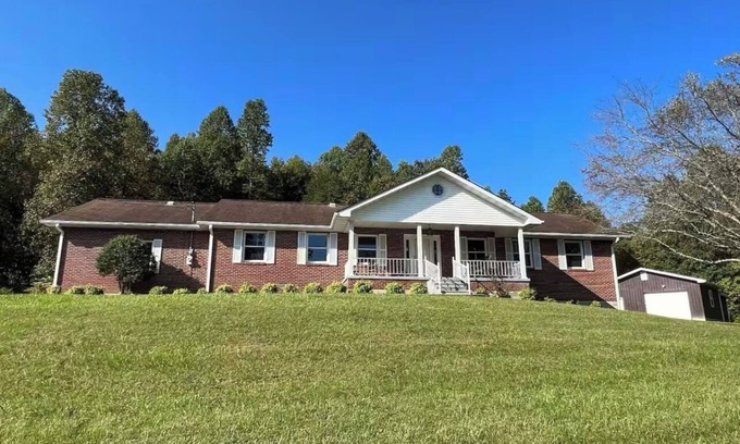 Oneida House | 3-bedroom house in charming Oneida with AC