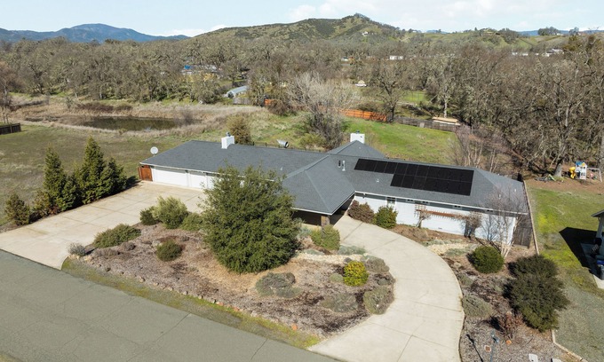 North Lakeport House | 3-bedroom house in fabulous Lakeport with WiFi, AC. Relax and unwind
