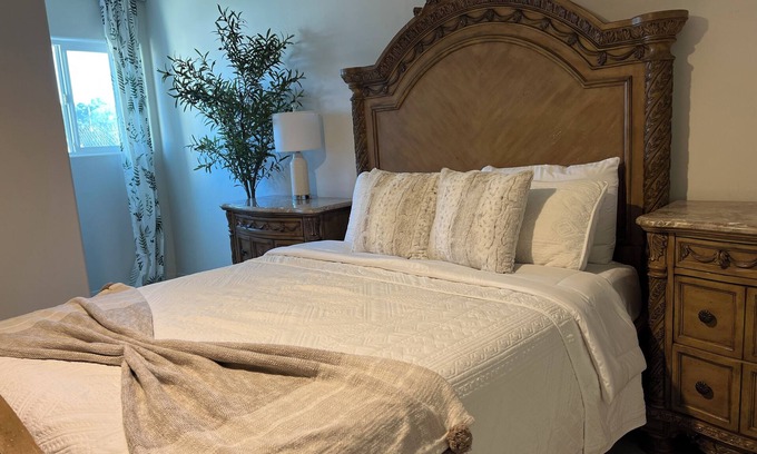Tolleson House | 3-bedroom house in marvelous Tolleson with WiFi, AC. Enjoy your stay