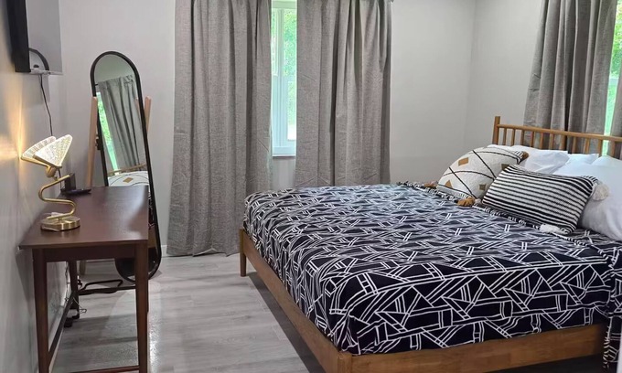 Roselawn Finance House | 3-bedroom house in wonderful Cincinnati with AC, WiFi