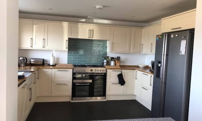 Coldbackie House | 3 Bedroom House - stunning island views and beach