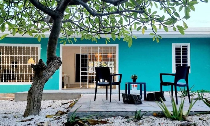 Marie Pampoen House | 3-Bedroom house- Very close to Mambo Beach or city of Willemstad - 3 min drive