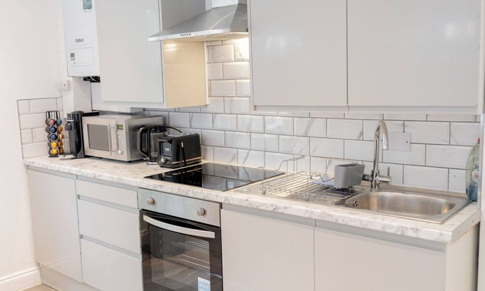 Garden Suburb House | 3 Bedroom house w/garden and free parking - Hampstead NW11
