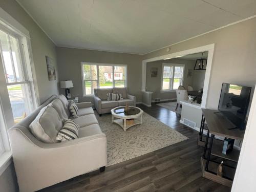 Lake City House | 3 Bedroom House with Lake Pepin views with access to shared pool