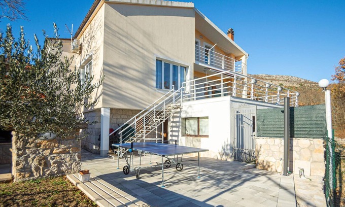 Muc House | 3 bedroom pet friendly home in Neoric