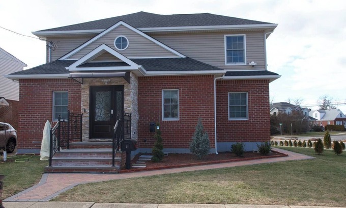 North New Hyde Park House | 3 Bedroom Renovated Model House