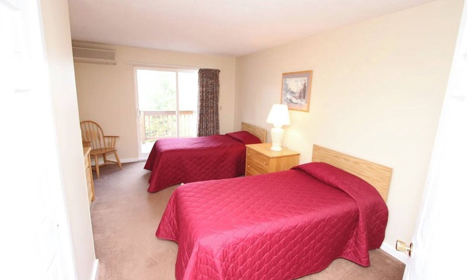 Plymouth House | 3-bedroom townhome in wonderful Ashland, NH with WiFi, AC