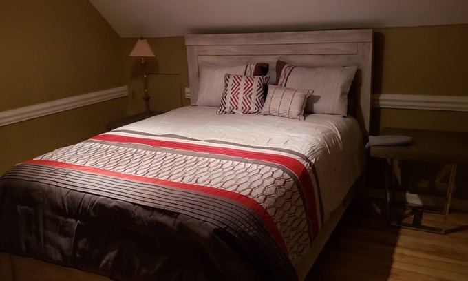 Toddville Road House | 3 bedroom with open loft home Close to Airport