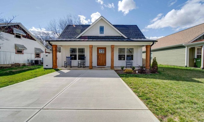 Mount Holly House | 3-BR Cozy Mt. Holly River Retreat —Fire Pit—USNWC!