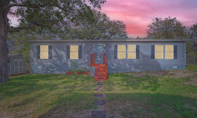 Cedar Creek House | 3 BR Hill House at Cedar Hills Ranch